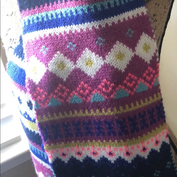 Old Navy fringed winter scarf - Picture 3 of 7